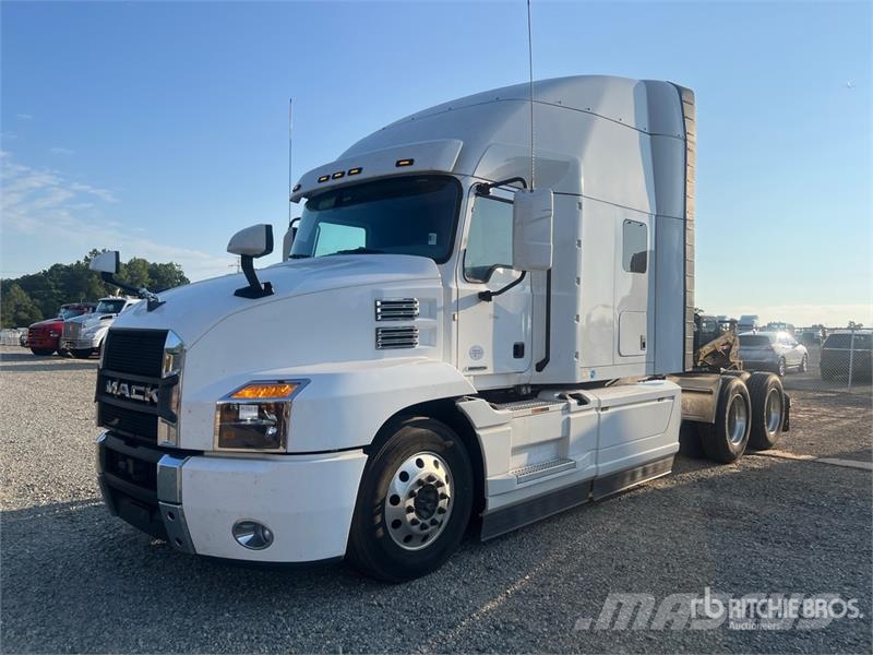 Mack Anthem 6x4 T/A Sleeper Truck Tractor Vilcēji