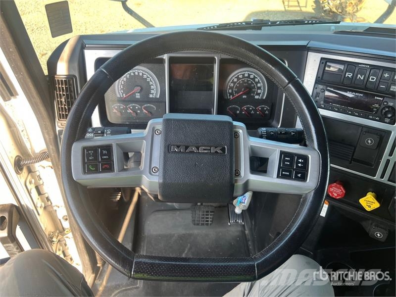 Mack Anthem 6x4 T/A Sleeper Truck Tractor Vilcēji
