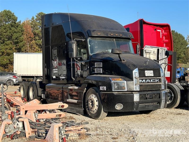 Mack Anthem 6x4 T/A Sleeper Truck Tractor 曳引機組件