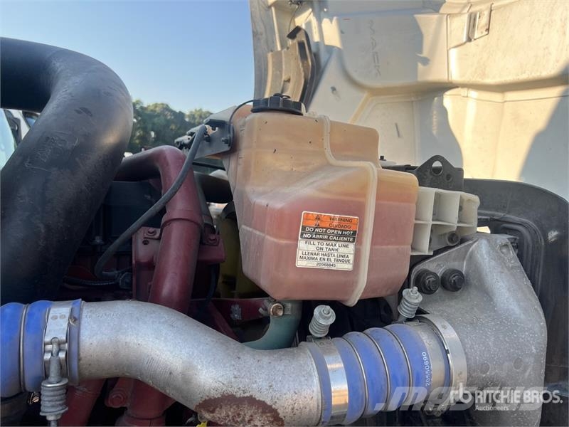 Mack Anthem 6x4 T/A Sleeper Truck Tractor Vilcēji