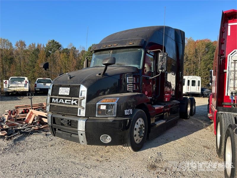 Mack Anthem 6x4 T/A Sleeper Truck Tractor 曳引機組件