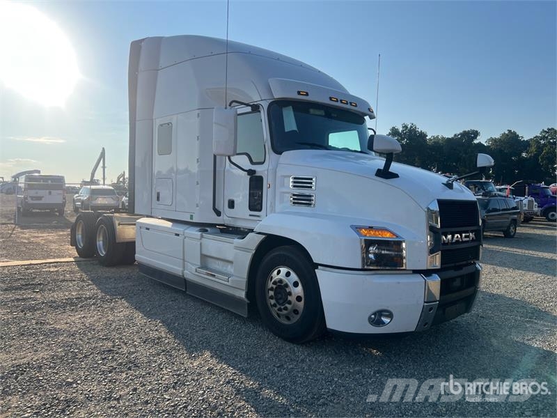 Mack Anthem 6x4 T/A Sleeper Truck Tractor Vilcēji