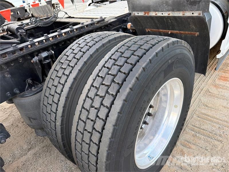 Mack Anthem 6x4 T/A Sleeper Truck Tractor Tracteur routier