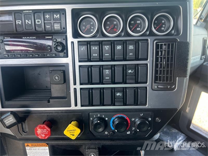 Mack Anthem 6x4 T/A Sleeper Truck Tractor Vilcēji