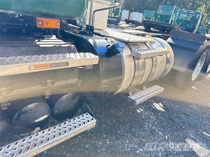 Mack Anthem AN64T 6x4 T/A Day Cab Truck Tractor وحدات الجر