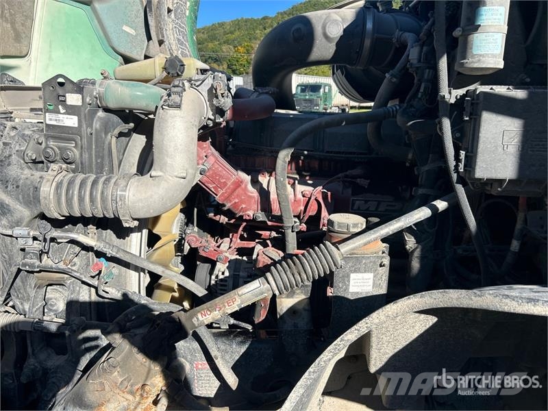 Mack Anthem AN64T 6x4 T/A Day Cab Truck Tractor (Inoper Tegljači