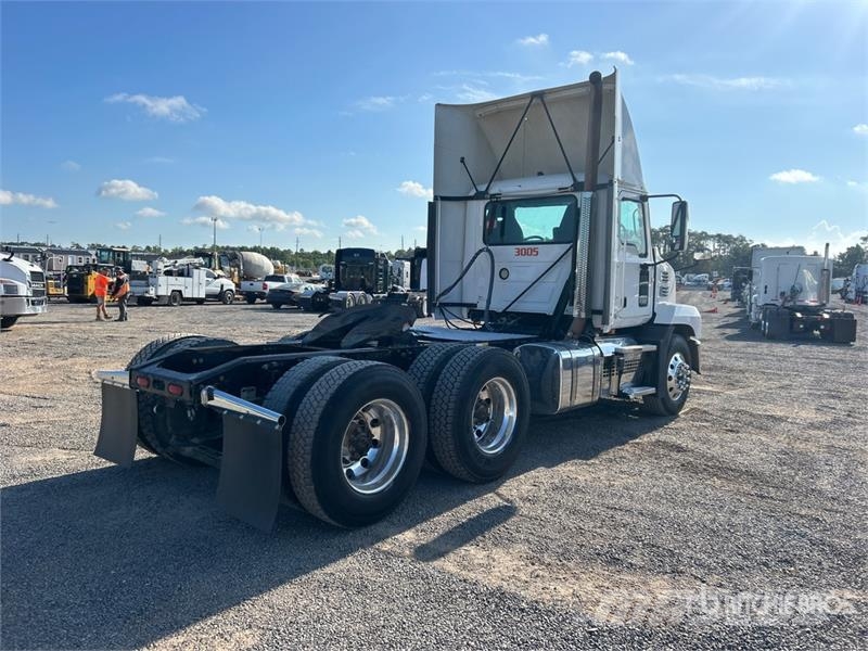 Mack Anthem AN64T 6x4 T/A Day Cab Truck Tractor Motrici e Trattori Stradali