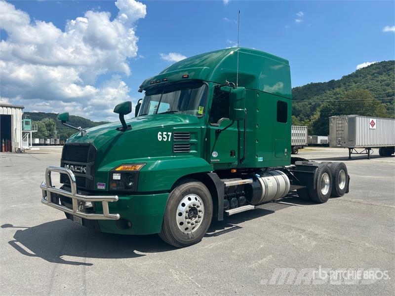 Mack Anthem AN64T 6x4 T/A Sleeper Truck Tractor Tracteur routier
