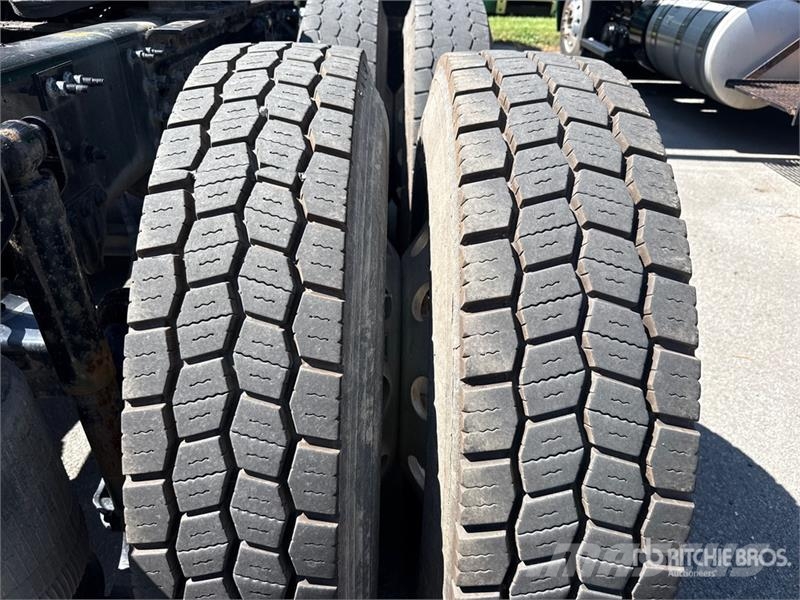 Mack Anthem AN64T 6x4 T/A Sleeper Truck Tractor Седельные тягачи