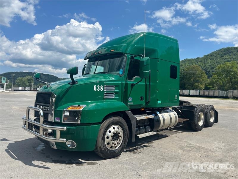 Mack Anthem AN64T 6x4 T/A Sleeper Truck Tractor Седельные тягачи