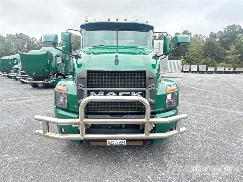 Mack Anthem AN64T 6x4 T/A Day Cab Truck Tractor Ťahače
