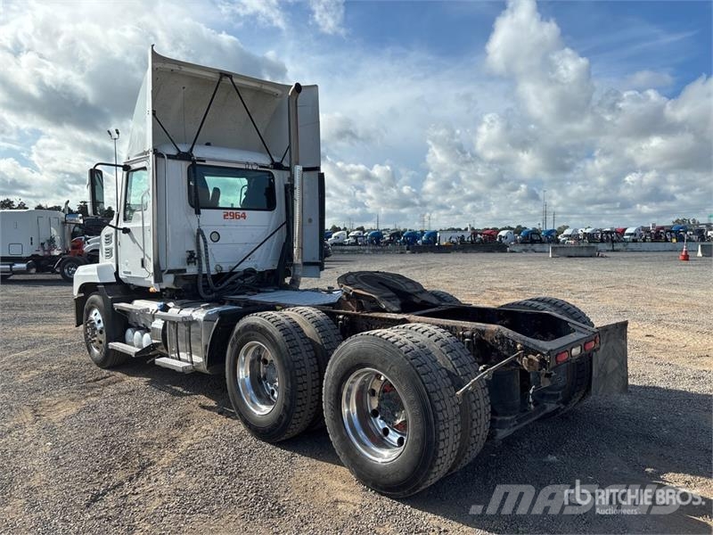 Mack Anthem AN64T 6x4 T/A Day Cab Truck Tractor Motrici e Trattori Stradali