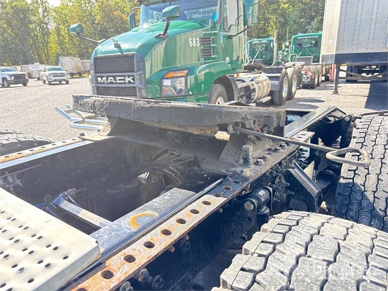 Mack Anthem AN64T 6x4 T/A Sleeper Truck Tractor وحدات الجر