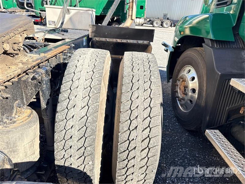 Mack Anthem AN64T 6x4 T/A Day Cab Truck Tractor وحدات الجر