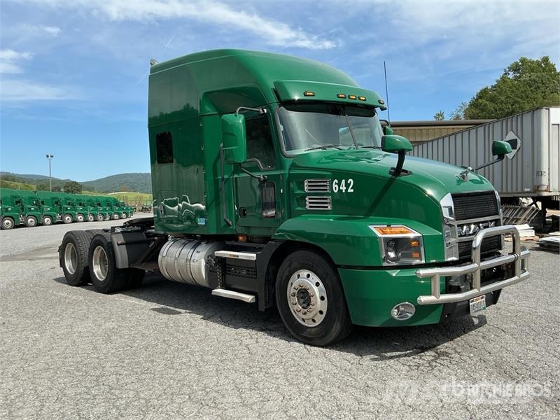 Mack Anthem AN64T 6x4 T/A Sleeper Truck Tractor Ťahače