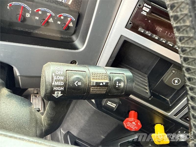 Mack Anthem AN64T 6x4 T/A Sleeper Truck Tractor Ťahače