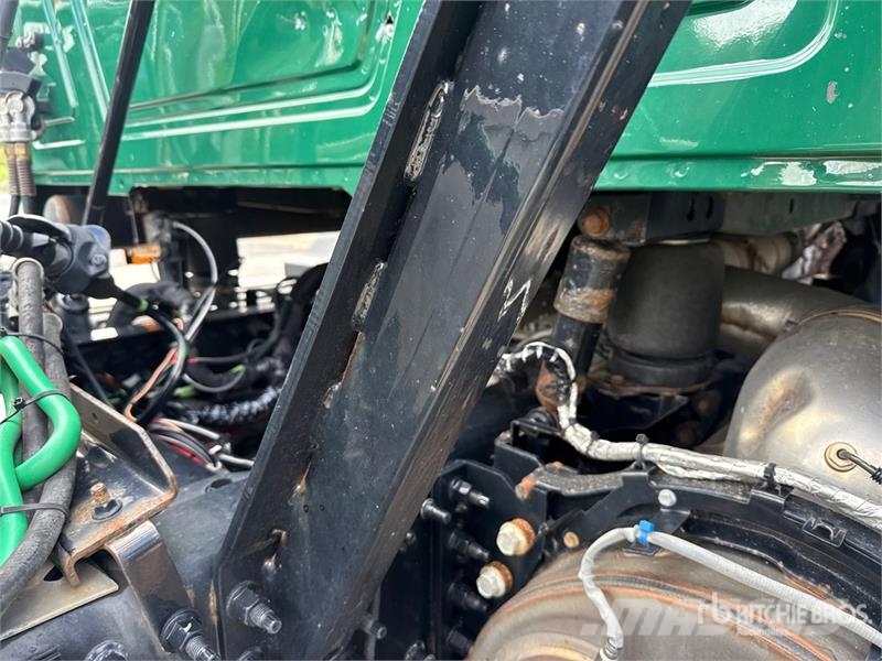 Mack Anthem AN64T 6x4 T/A Day Cab Truck Tractor Vlačilci