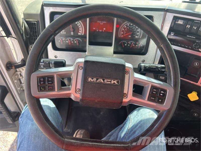Mack Anthem AN64T 6x4 T/A Day Cab Truck Tractor Dragbilar