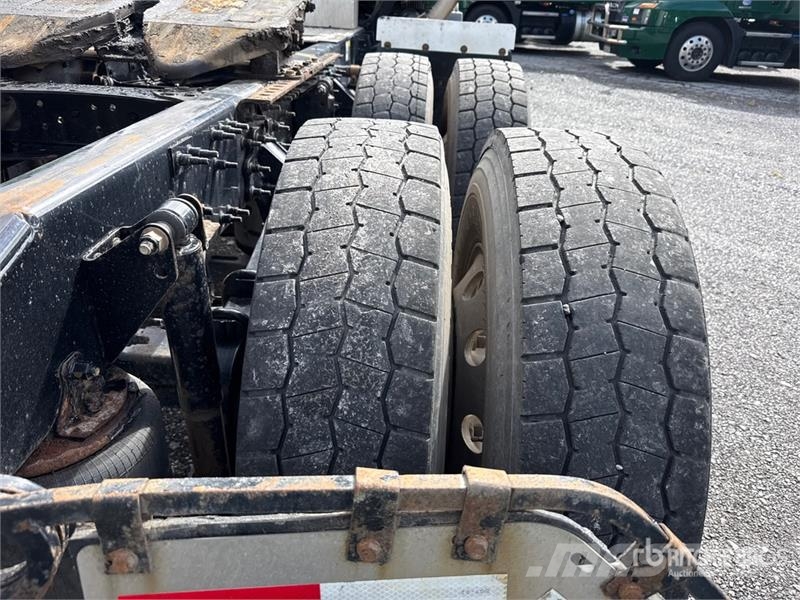Mack Anthem AN64T 6x4 T/A Day Cab Truck Tractor Sadulveokid