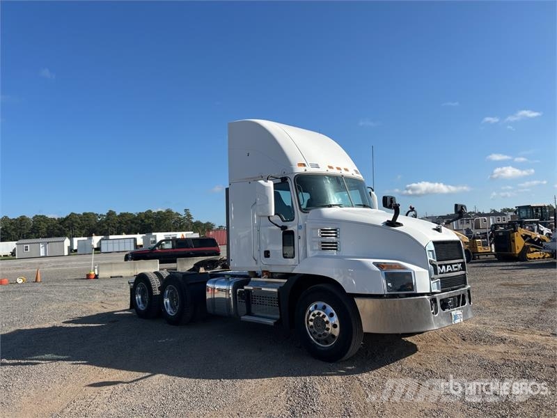 Mack Anthem AN64T 6x4 T/A Day Cab Truck Tractor Motrici e Trattori Stradali