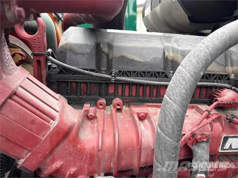 Mack Anthem AN64T 6x4 T/A Sleeper Truck Tractor Ťahače