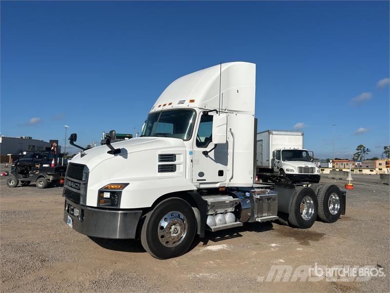 Mack Anthem AN64T 6x4 T/A Day Cab Truck Tractor Motrici e Trattori Stradali