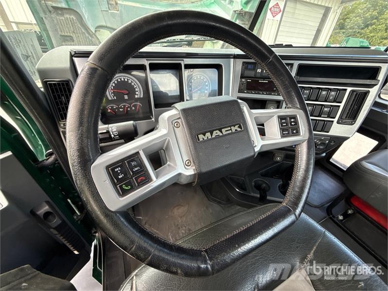 Mack Anthem AN64T 6x4 T/A Day Cab Truck Tractor Vlačilci