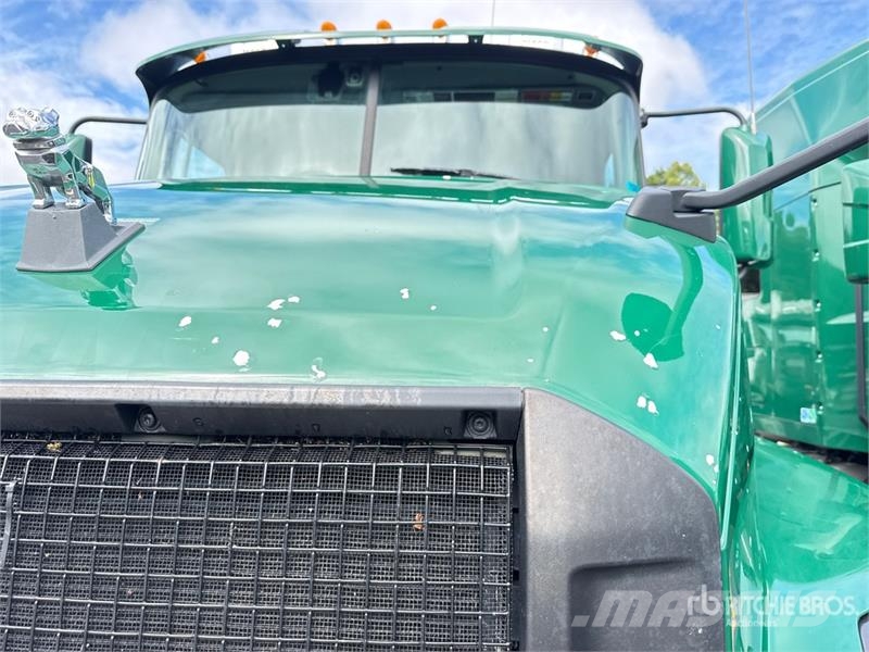 Mack Anthem AN64T 6x4 T/A Day Cab Truck Tractor Sadulveokid