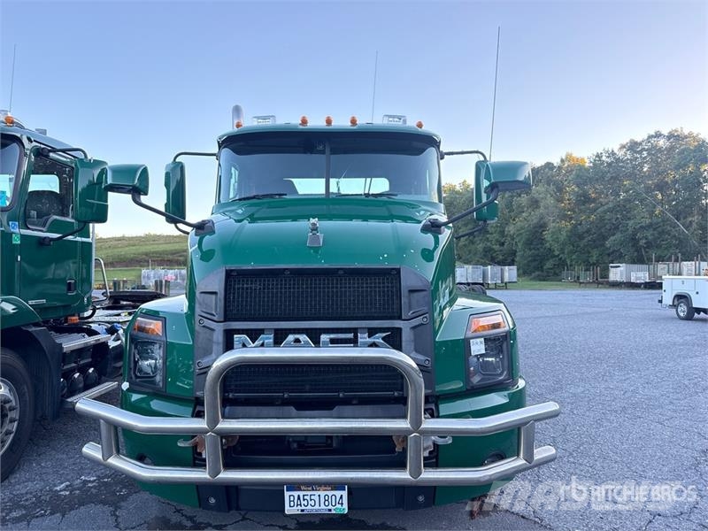 Mack Anthem AN64T 6x4 T/A Day Cab Truck Tractor وحدات الجر