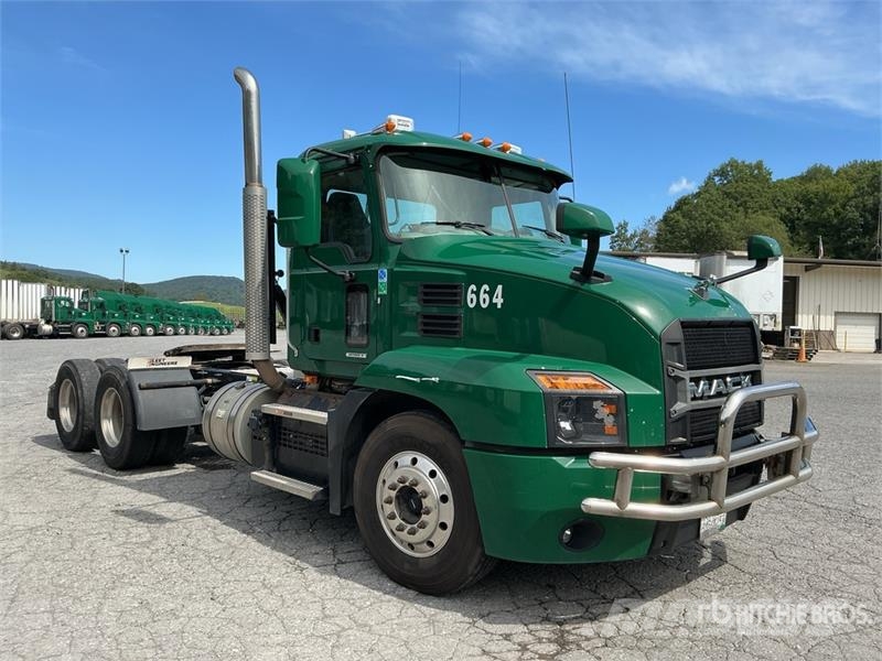Mack Anthem AN64T 6x4 T/A Day Cab Truck Tractor Vlačilci