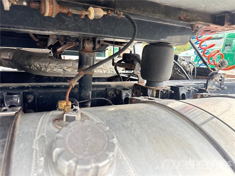 Mack Anthem AN64T 6x4 T/A Sleeper Truck Tractor Ťahače
