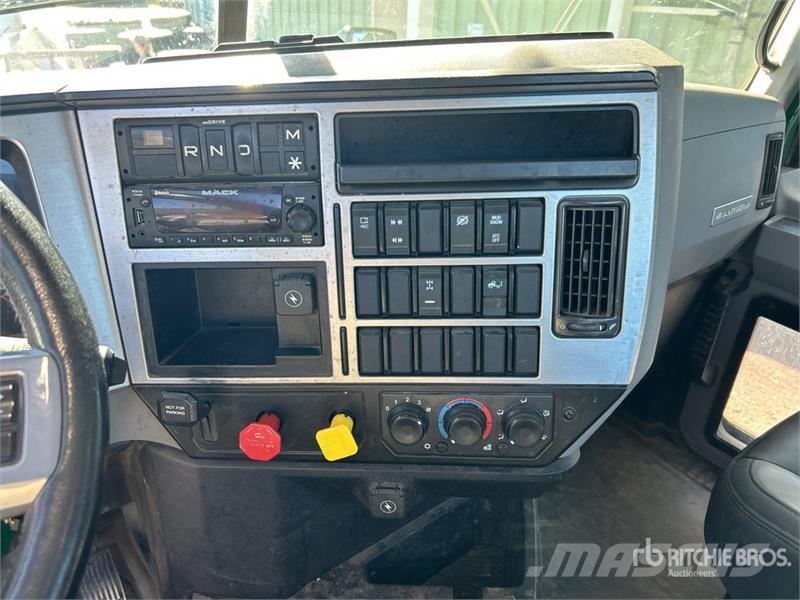 Mack Anthem AN64T 6x4 T/A Day Cab Truck Tractor Tegljači