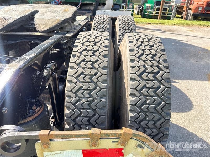 Mack Anthem AN64T 6x4 T/A Sleeper Truck Tractor Седельные тягачи