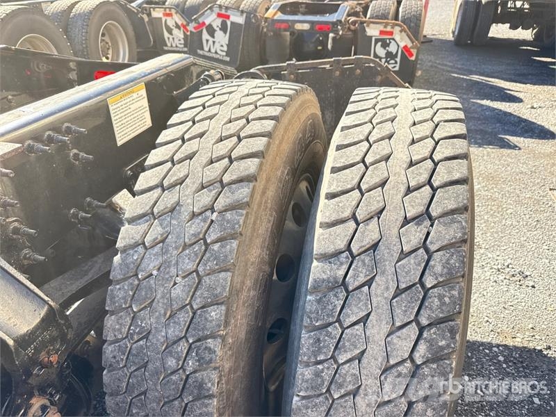 Mack Anthem AN64T 6x4 T/A Day Cab Truck Tractor وحدات الجر