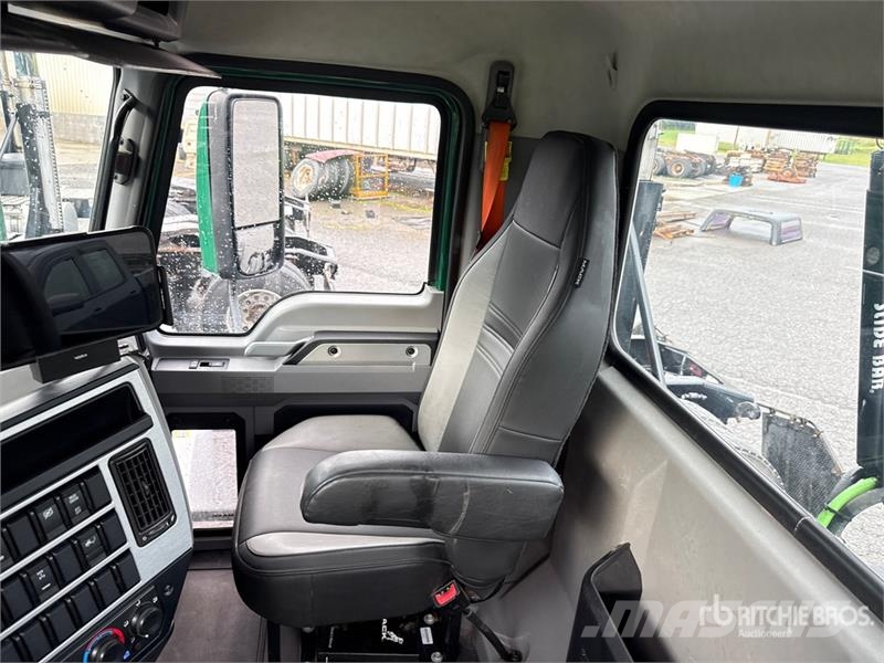 Mack Anthem AN64T 6x4 T/A Day Cab Truck Tractor Vilcēji