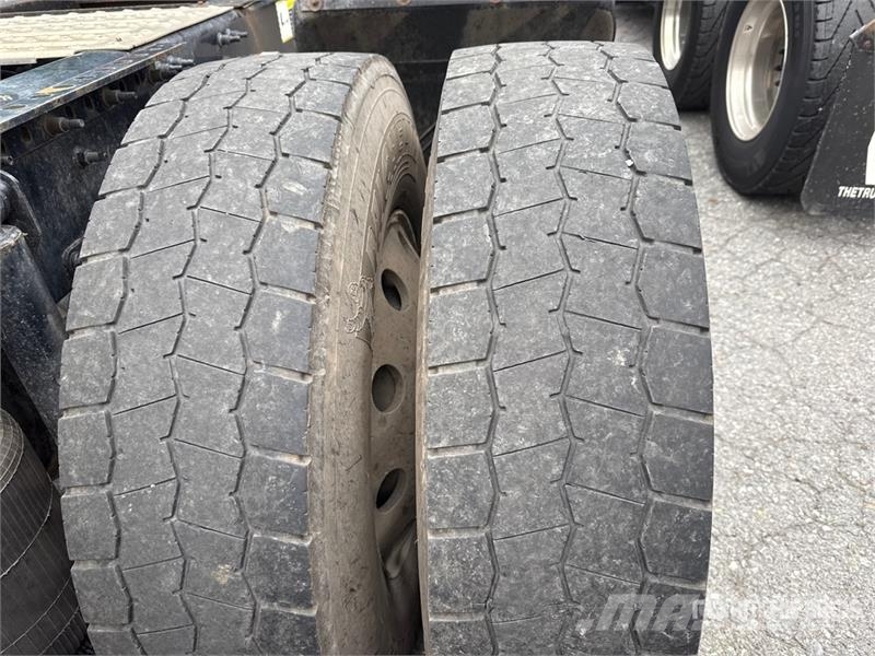 Mack Anthem AN64T 6x4 T/A Sleeper Truck Tractor وحدات الجر
