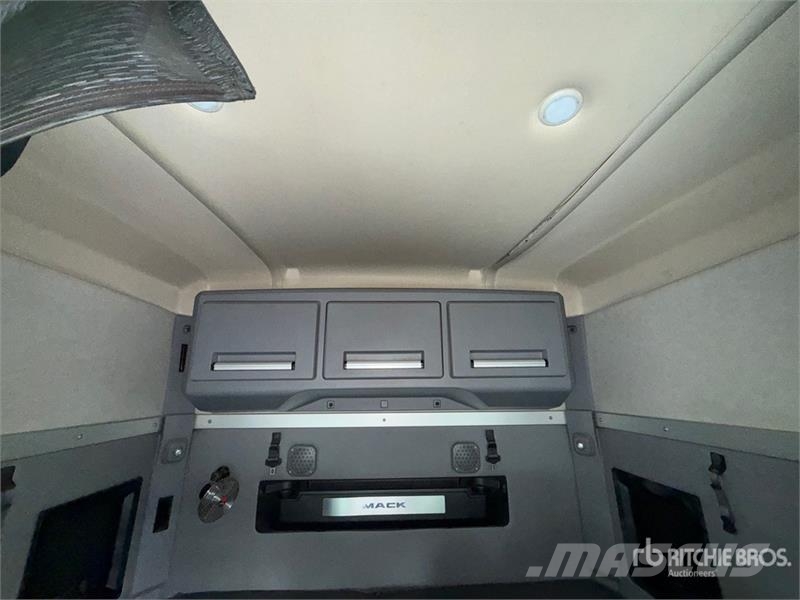 Mack Anthem AN64T 6x4 T/A Sleeper Truck Tractor وحدات الجر