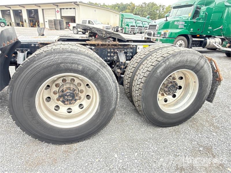 Mack Anthem AN64T 6x4 T/A Sleeper Truck Tractor Ťahače