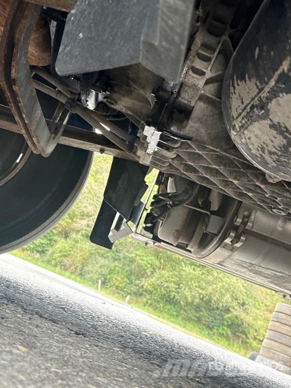 Mack Anthem AN64T 6x4 T/A Sleeper Truck Tractor Ťahače