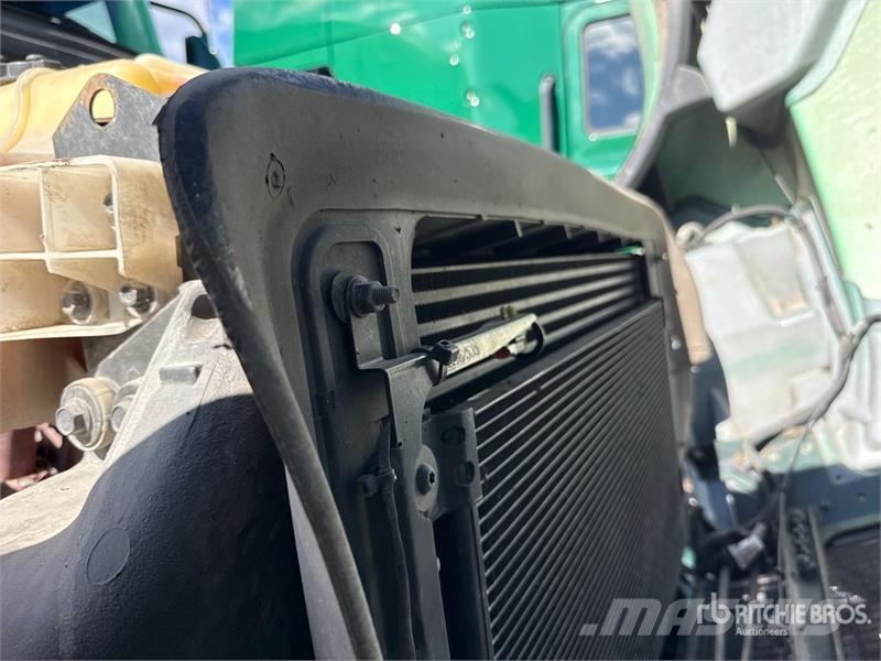 Mack Anthem AN64T 6x4 T/A Sleeper Truck Tractor وحدات الجر