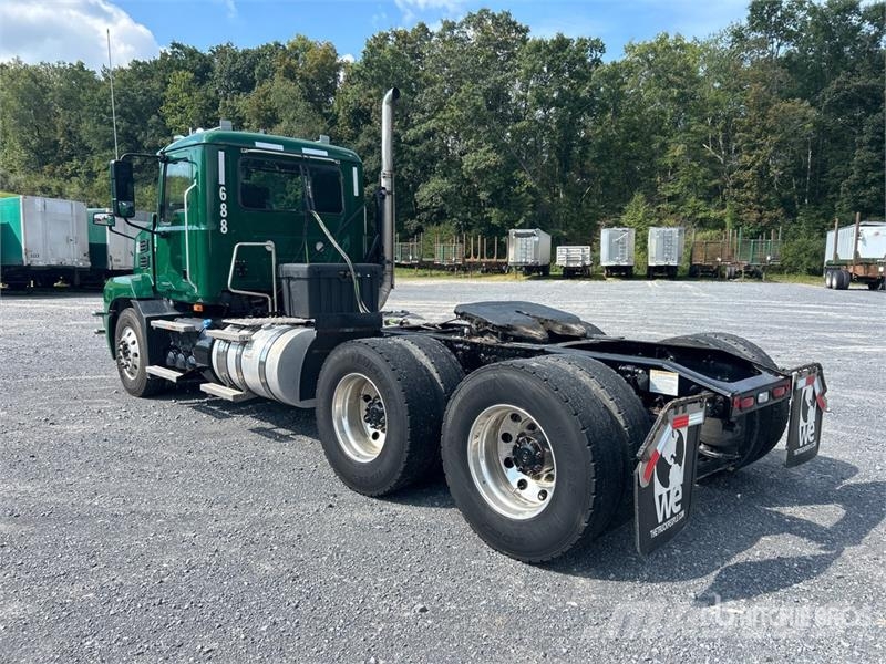 Mack Anthem AN64T 6x4 T/A Day Cab Truck Tractor Vilcēji