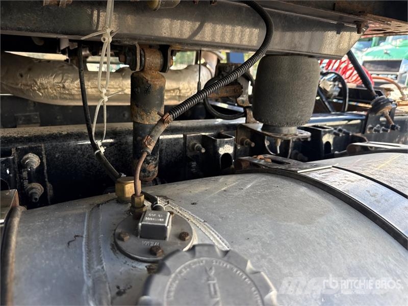 Mack Anthem AN64T 6x4 T/A Sleeper Truck Tractor وحدات الجر