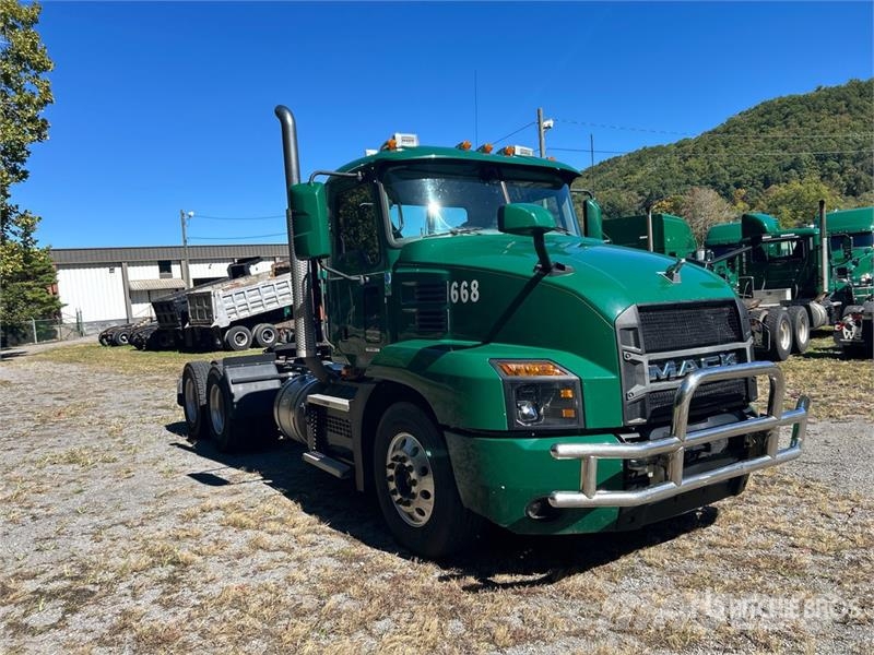 Mack Anthem AN64T 6x4 T/A Day Cab Truck Tractor Autotractoare
