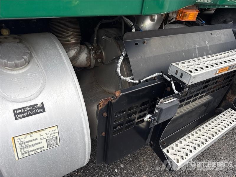 Mack Anthem AN64T 6x4 T/A Sleeper Truck Tractor وحدات الجر