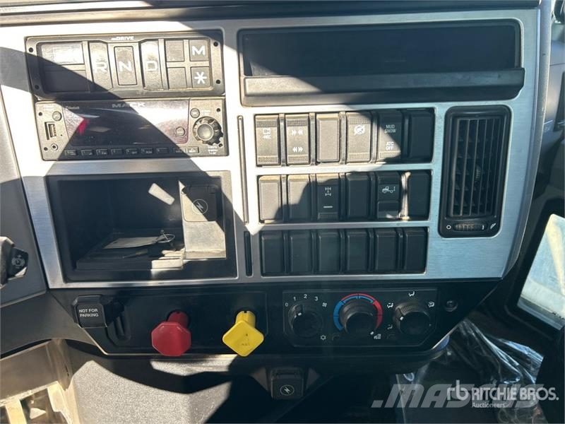 Mack Anthem AN64T 6x4 T/A Day Cab Truck Tractor (Inoper Tegljači