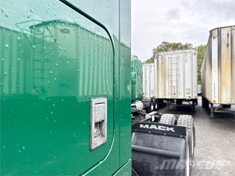 Mack Anthem AN64T 6x4 T/A Sleeper Truck Tractor وحدات الجر