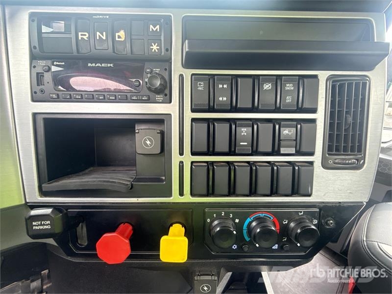 Mack Anthem AN64T 6x4 T/A Day Cab Truck Tractor Sadulveokid