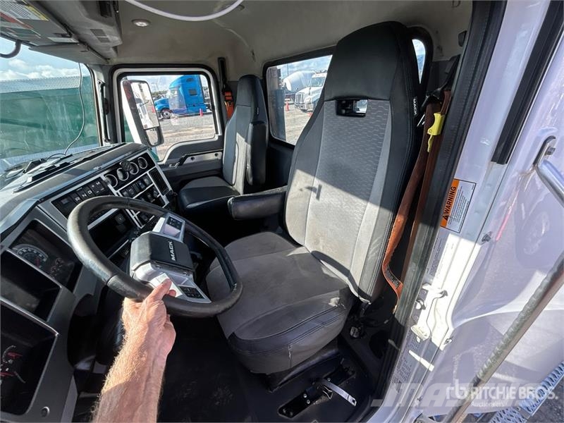Mack Anthem AN64T 6x4 T/A Day Cab Truck Tractor Motrici e Trattori Stradali