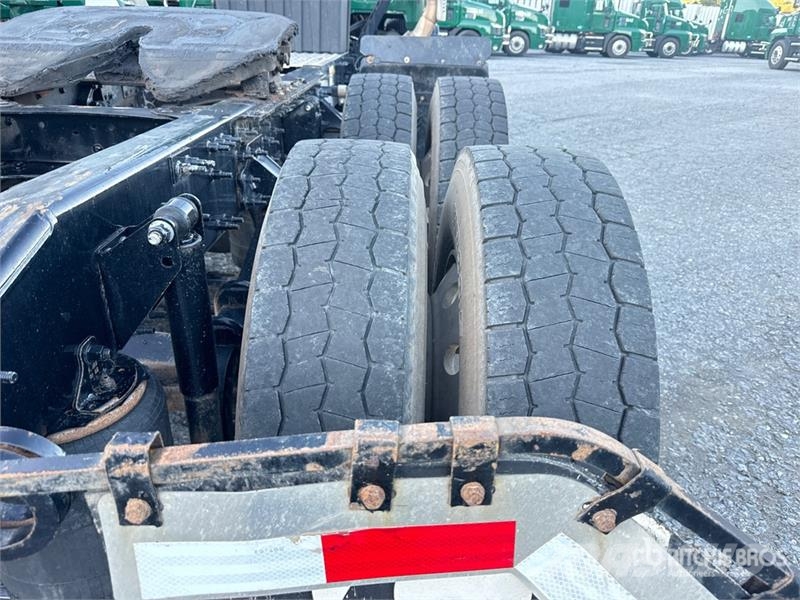 Mack Anthem AN64T 6x4 T/A Day Cab Truck Tractor وحدات الجر