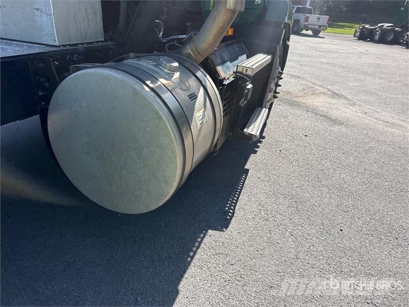 Mack Anthem AN64T 6x4 T/A Day Cab Truck Tractor Tracteur routier